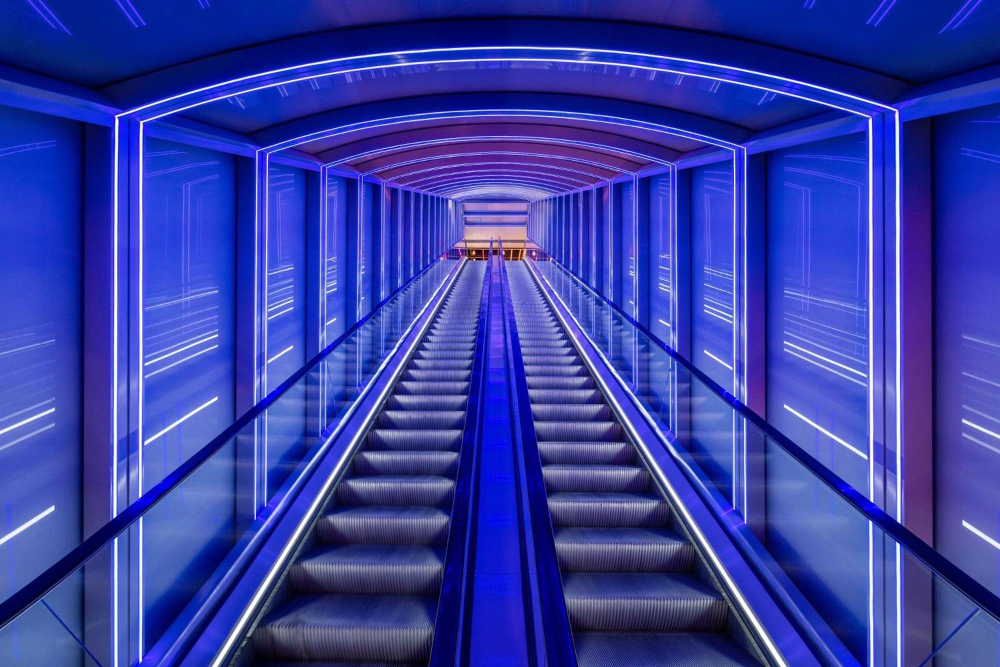 Готель W Сідней Екстер'єр фото The escalator at the entrance of the hotel