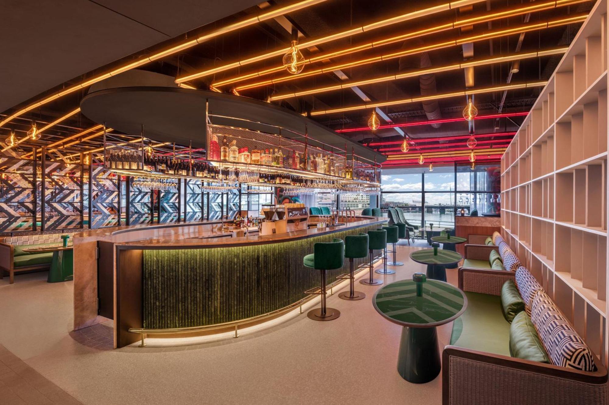 Готель W Сідней Екстер'єр фото The bar at the Virgin Atlantic Clubhouse at Heathrow Airport