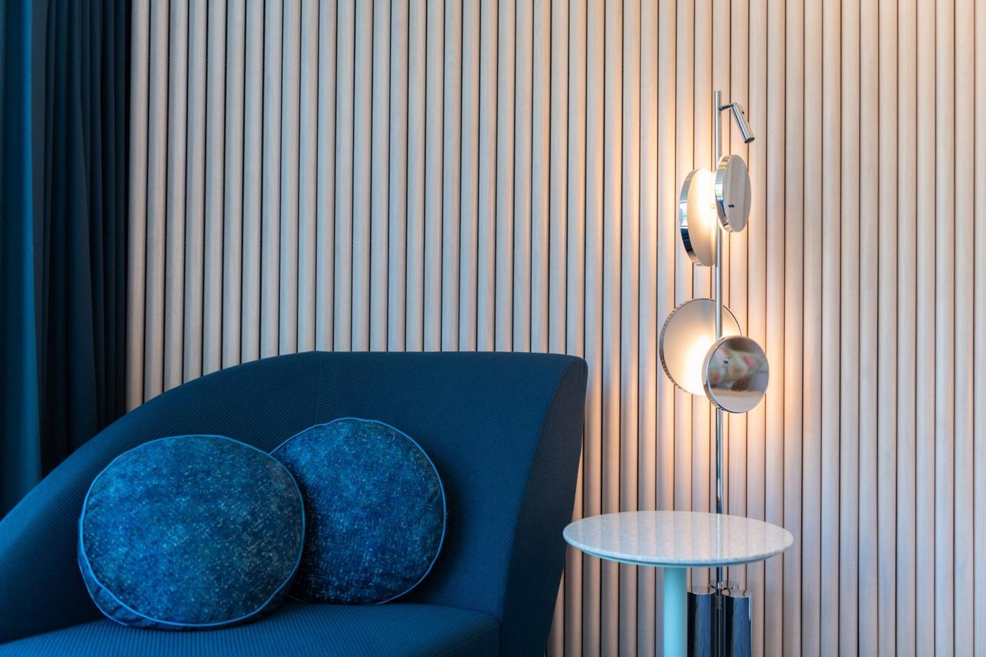 Готель W Сідней Екстер'єр фото A floor lamp